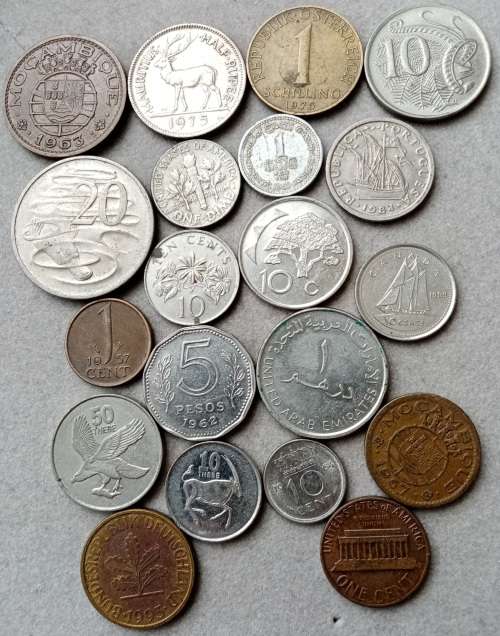 Mixed lot of x20 world coins