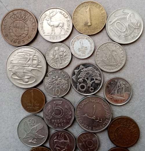Mixed lot of x20 world coins