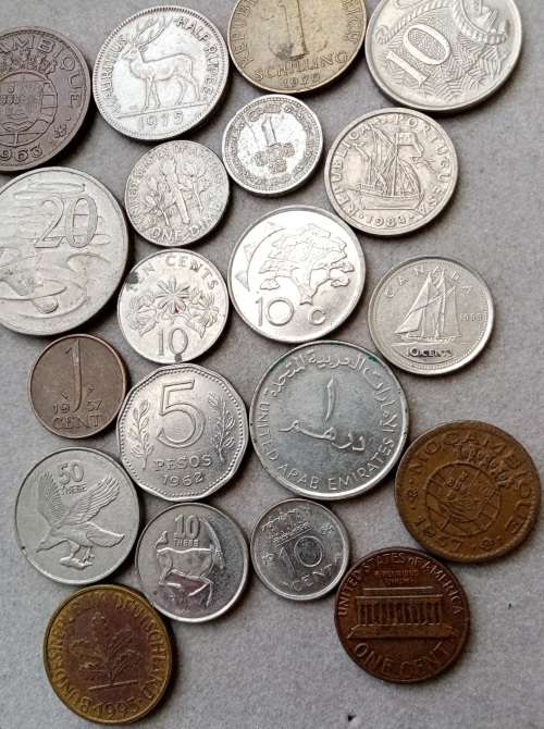 Mixed lot of x20 world coins
