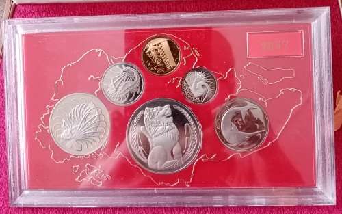 Scarce 1975 Singapore proof set in wooden box with c.o.a *mintage 3000*