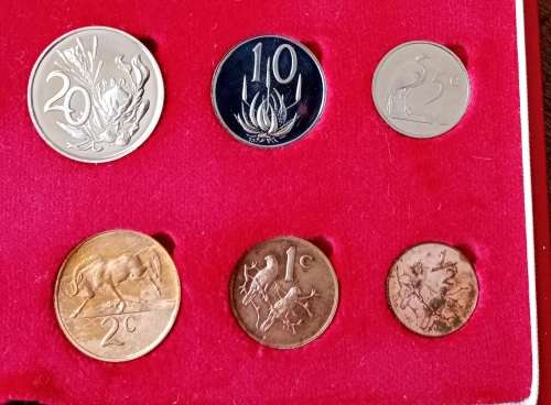 Partial 1980 proof set in case (50c-1/2c)