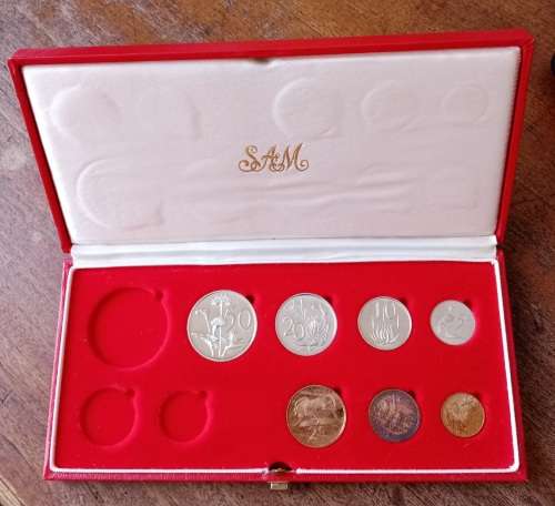 Partial 1983 proof set in case (50c-1/2c)