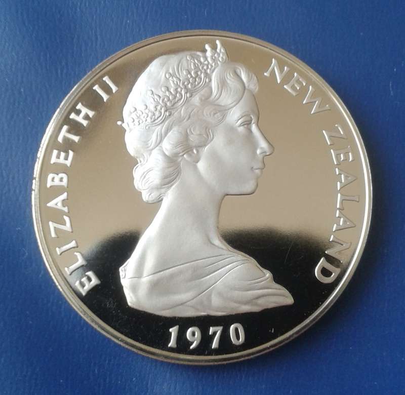 Scarce 1970 Cook Islands proof nickel dollar in case (Cook Bi-Centenary)