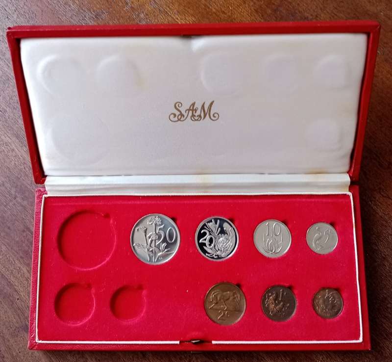 Partial 1975 proof set in red box (50c-1/2c)