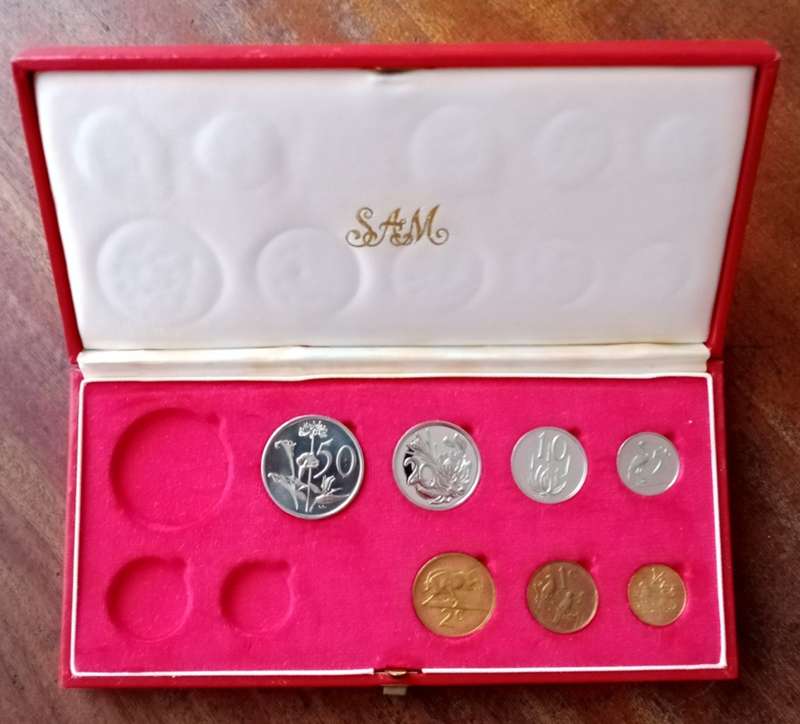 Partial 1977 proof set in red box (50c-1/2c)