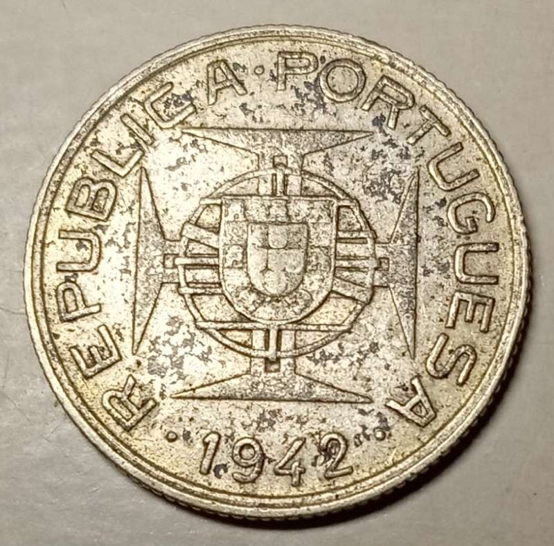 1942 Mozambique silver 2 1/2 Escudos