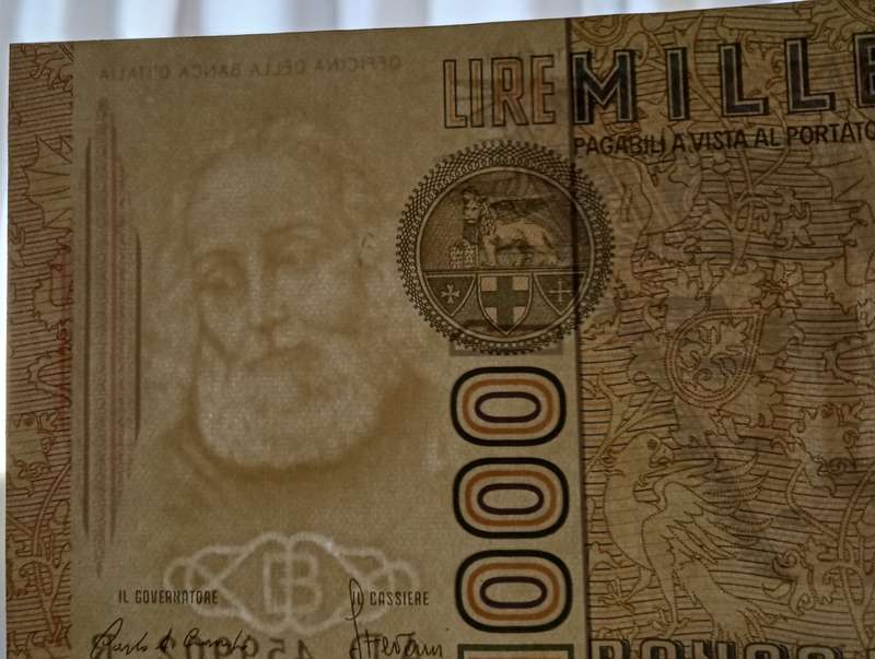 Nice 1982 Italy 1000 Lire in XF+