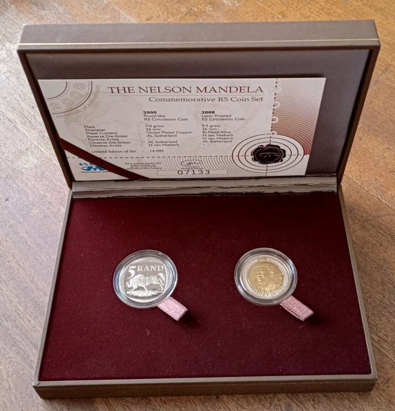 Nelson Mandela commemorative R5 coin set in case with certificate