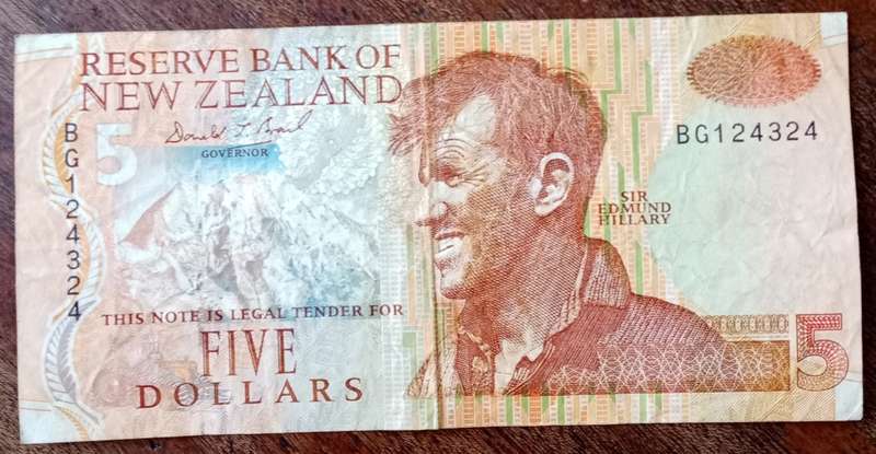 1992 New Zealand 5 dollars note
