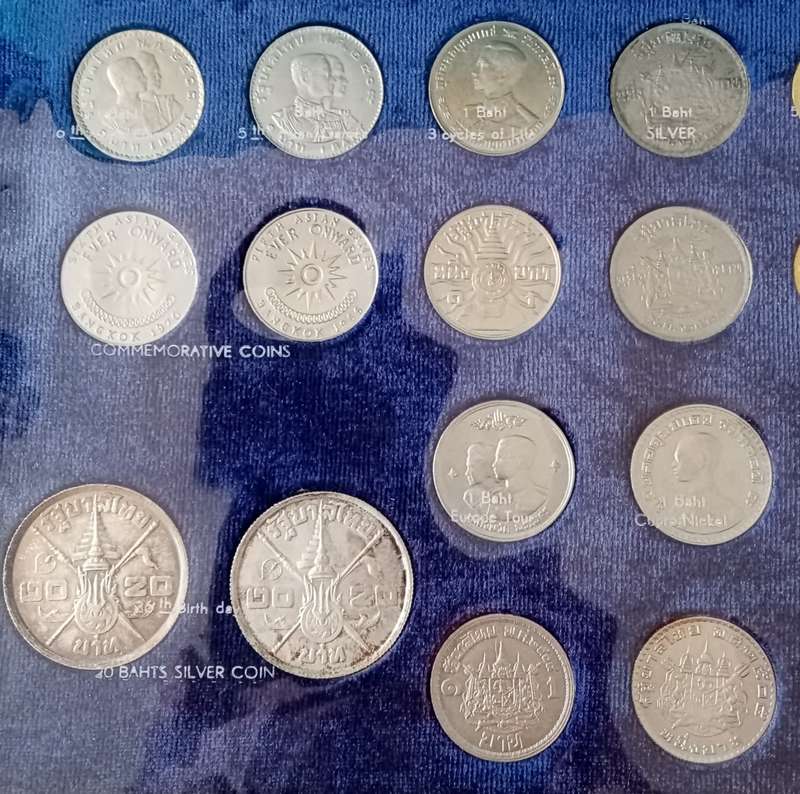 Royal Thai Mint uncirculated 34 coin set in blue case incl.2 silver coins