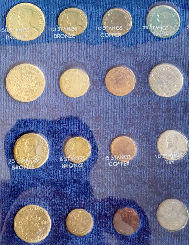 Royal Thai Mint uncirculated 34 coin set in blue case incl.2 silver coins