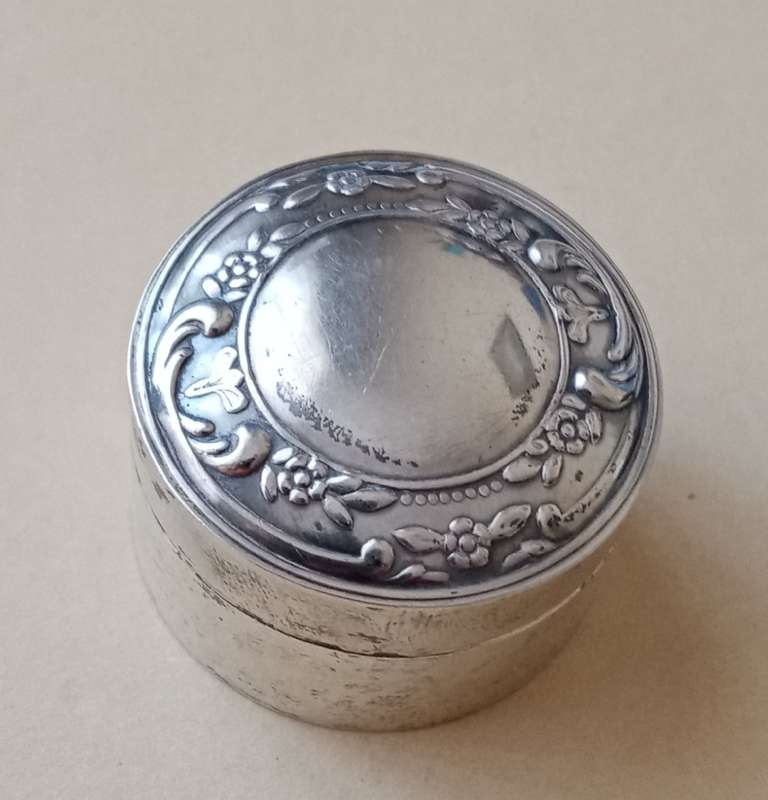 Vintage Art Nouveau silver pill box
