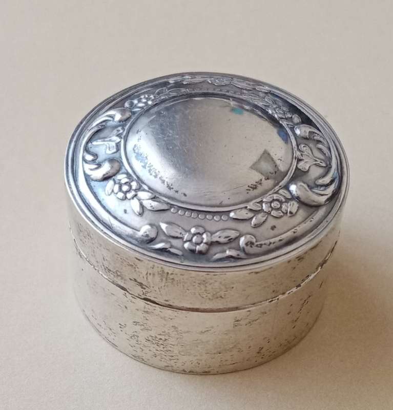Vintage Art Nouveau silver pill box