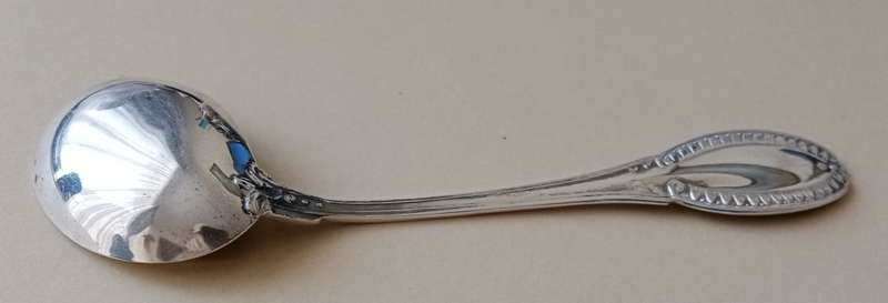 Nice vintage silver baby feeding spoon inscribed Elaine