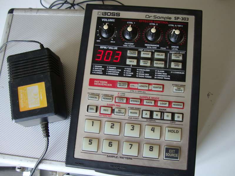 Boss SP-303 Dr. Sample sampler with extras