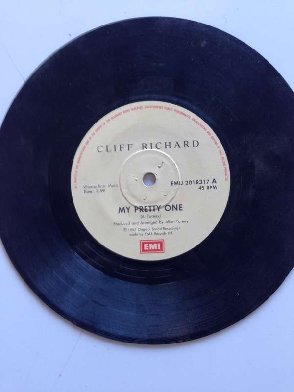 Cliff Richard - My pretty one 7" single
