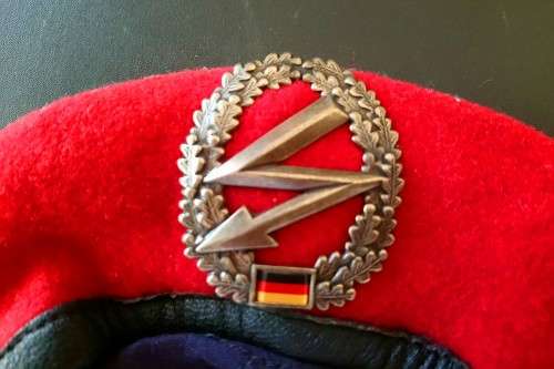 ORIGINAL GERMAN BUNDESWEHR BERET -  SIGNAL CORPS