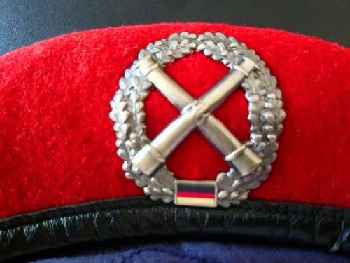 ORIGINAL GERMAN BUNDESWEHR BERET -  ARTILLERY