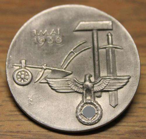 ORIGINAL GERMAN WW2 MAKER MARKED 1 MAI 1936 DAY BADGE