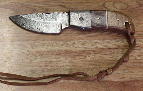 SMALL DAMASCUS BLADE HUNTING KNIFE WITH WALNUT HANDLE