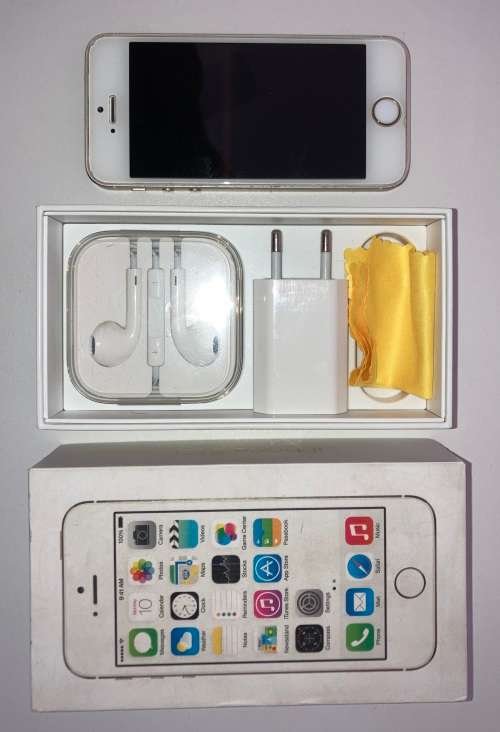 iPhone 5S 32 GB Gold + original charger, headphones and box