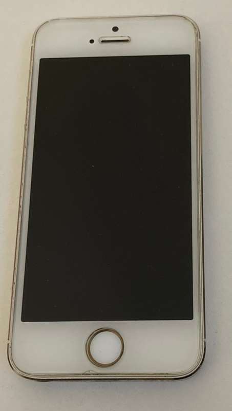 iPhone 5S 32 GB Gold + original charger, headphones and box