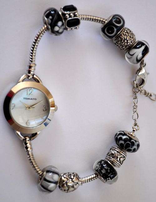 *Brand New* Tomato Ladies Bracelet Watch with Black and White Beads and White Dial T536119