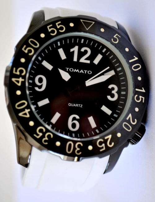 BRAND NEW Tomato Gents White Rubber Band and Black Dial with Black Marked Bezel T144121