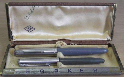 Rare Parker 51' vacumatic set 1940's, with mech pencil in original box - made in Canada