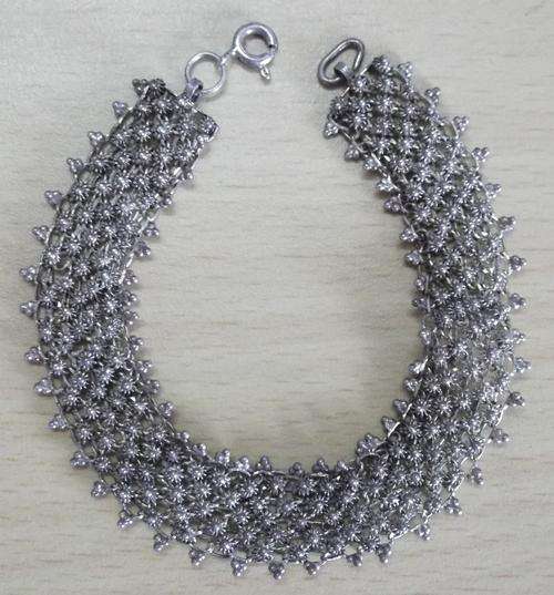 Silver bracelette - 185mm in total length & weighing 13g