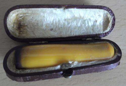 Amber cigar/cigarette holder in original case