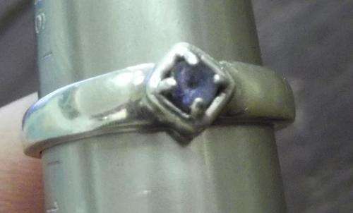 9ct white gold ring with purple stone