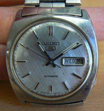 Vintage Seiko 5 automatic day/date watch, working