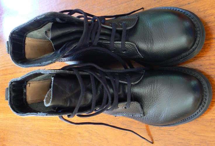 SA Navy black Bagshaw combat boots, size 230 M, 1997 - hardly used