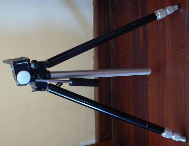 Vintage Daiwa tripod - extends to 1.5m high