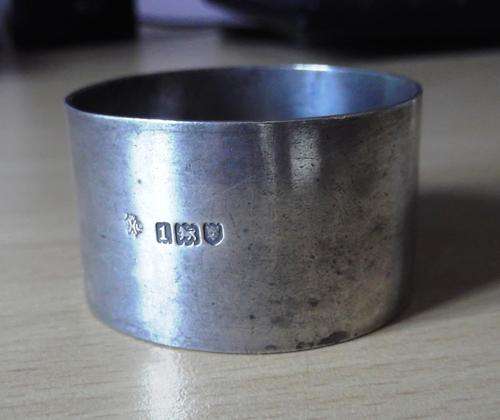 Silver napkin ring 1906, by William Hutton & Son - 41.8g