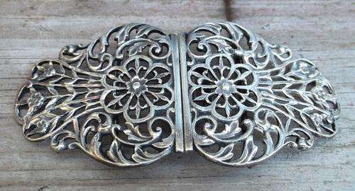 Large hallmark silver belt buckle by William Hutton & Sons 1944