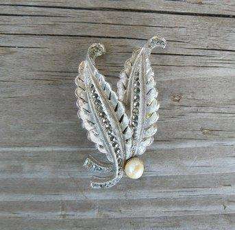 Stunning vintage marcasite brooch with pearl
