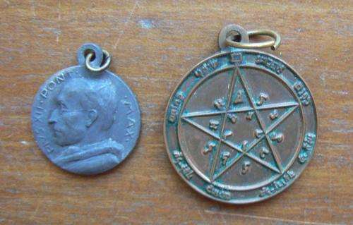 Pair of religious pendants: Pope Pius and unknown Eastern