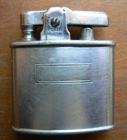 Vintage Ronson fuel lighter, works like a Zippo