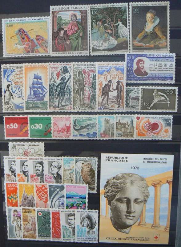 France 1972 lot of 37 MNH stamps + booklet - CV$40+