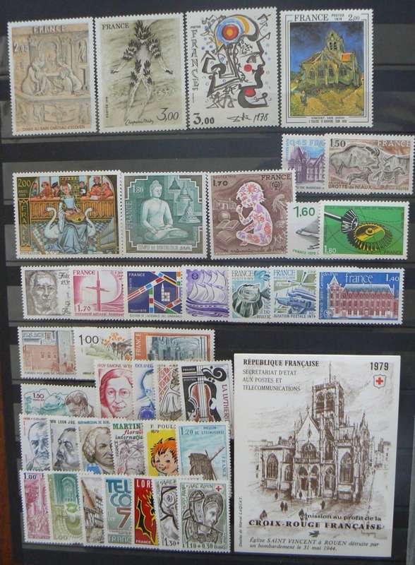 France 1979 lot of 39 MNH stamps + booklet - CV$45+