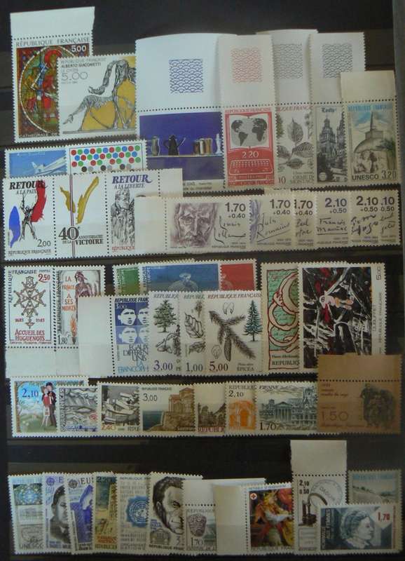 France 1985 lot of 47 MNH stamps + 2 booklets - CV$130+