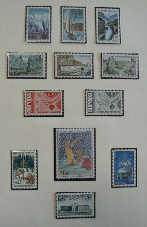 1965 France lot of 32 MNH stamps + strip + booklet on 3 pages - CV$35