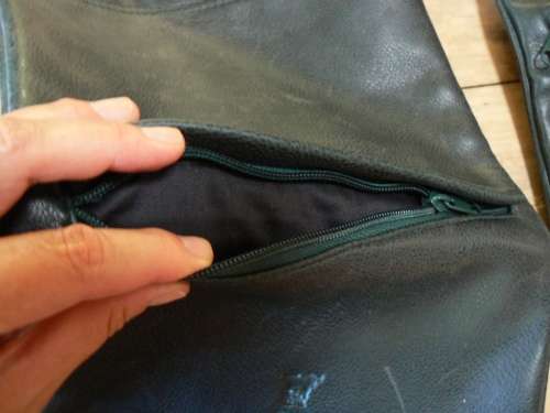 Singapore Airlines` pair of vintage green luxury Braun Büffel Germany soft leather shoe bags
