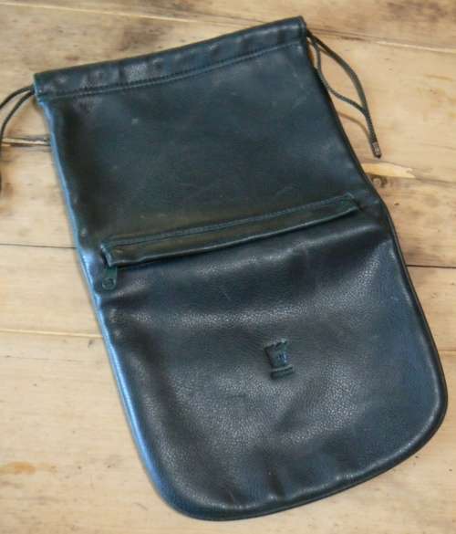 Singapore Airlines` pair of vintage green luxury Braun Büffel Germany soft leather shoe bags