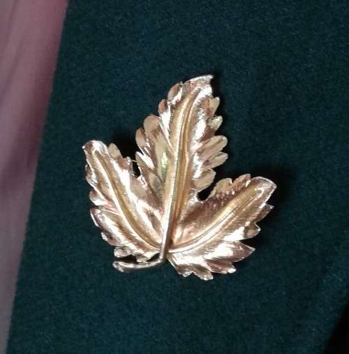 Vintage gold-coloured heavy leaf brooch