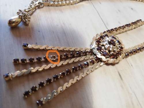 Lovely vintage costume jewellery necklace with brown stones