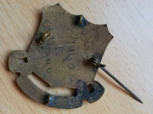 Vintage Cape Technical College badge - Mente Manus Magistra