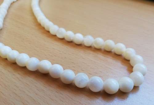 Vintage heavy white stone necklace, short
